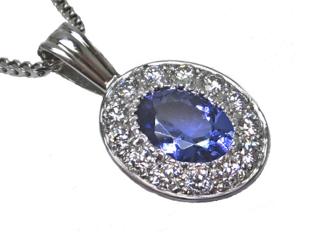 18ct White Gold Tanzanite & Diamond Cluster Pendant - Image 2
