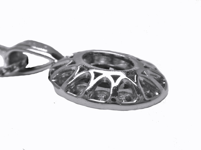 18ct White Gold Tanzanite & Diamond Cluster Pendant - Image 3