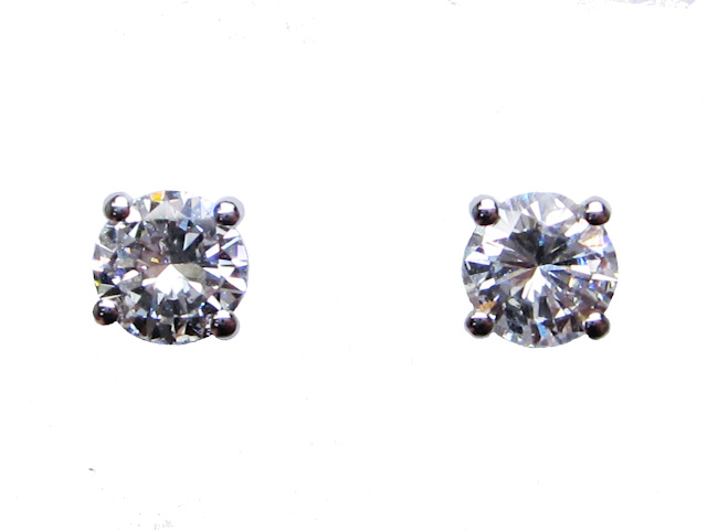 18ct White Gold Diamond Stud Earrings. - Image 2
