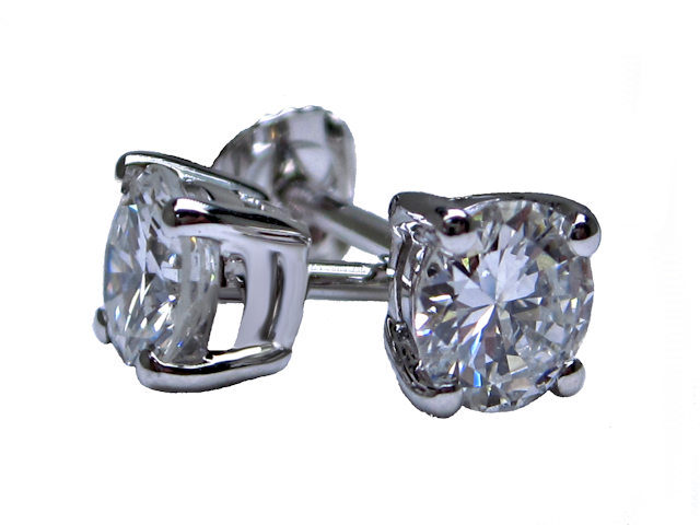18ct White Gold Diamond Stud Earrings.