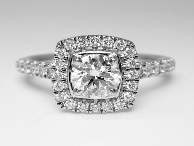 Platinum Diamond Halo Cluster Ring. - Image 2